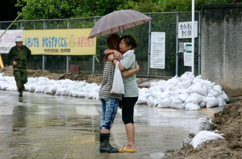 Deadly landslides hit Japan