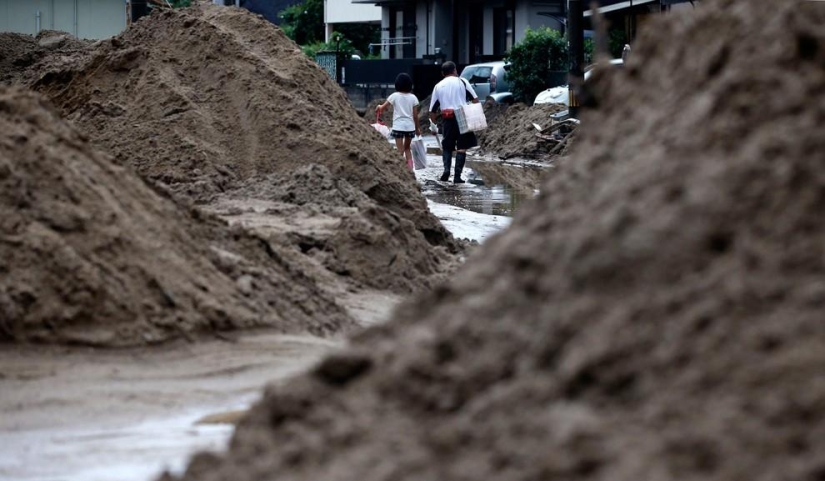 Deadly landslides hit Japan