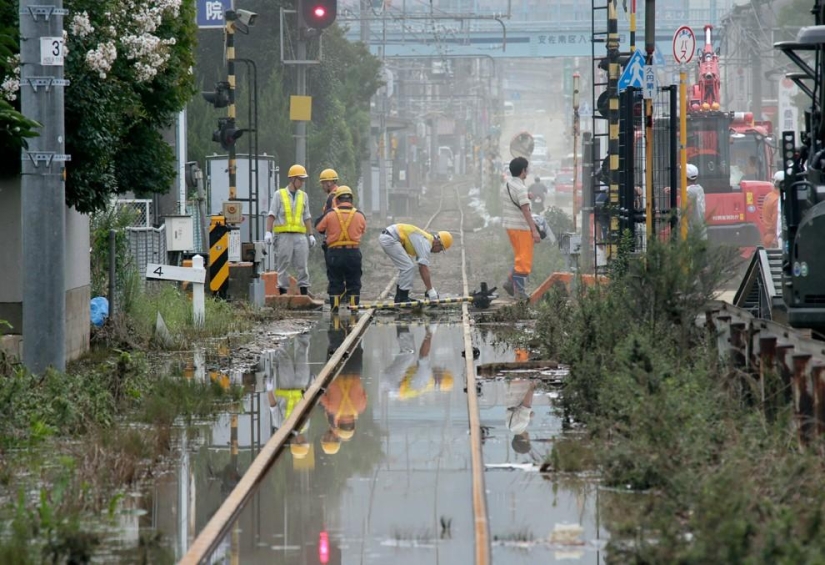 Deadly landslides hit Japan