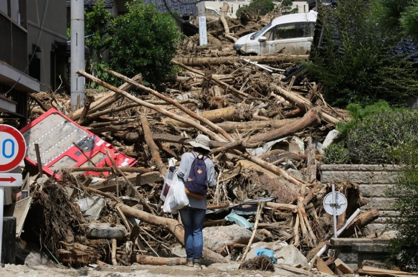 Deadly landslides hit Japan