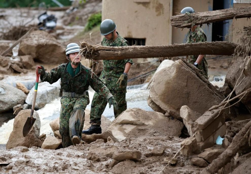 Deadly landslides hit Japan