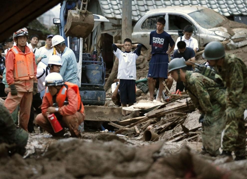 Deadly landslides hit Japan