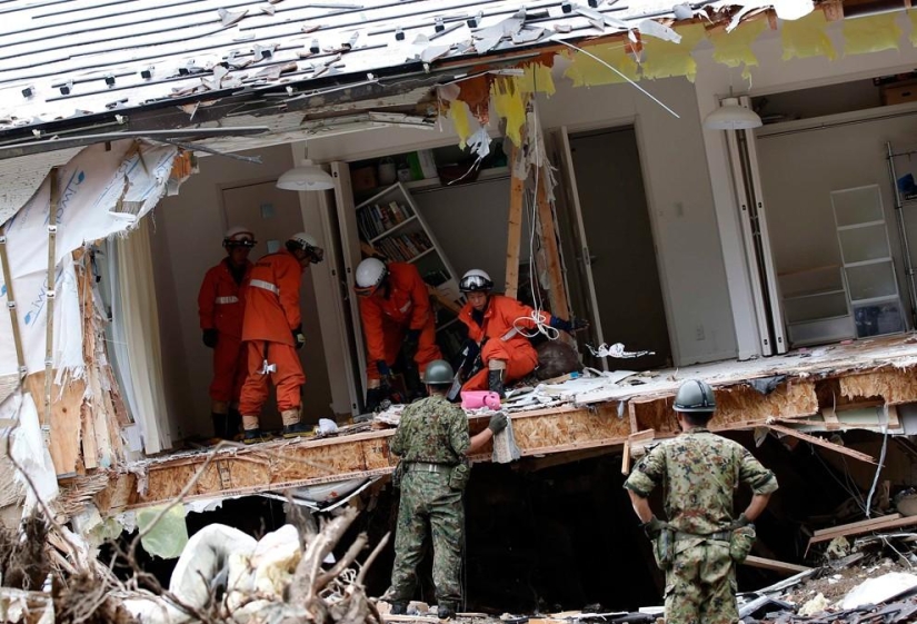 Deadly landslides hit Japan