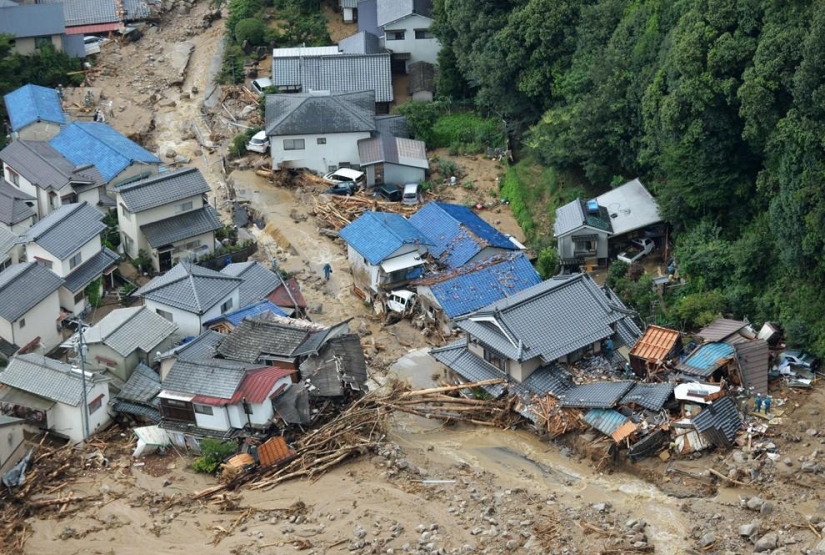 Deadly landslides hit Japan