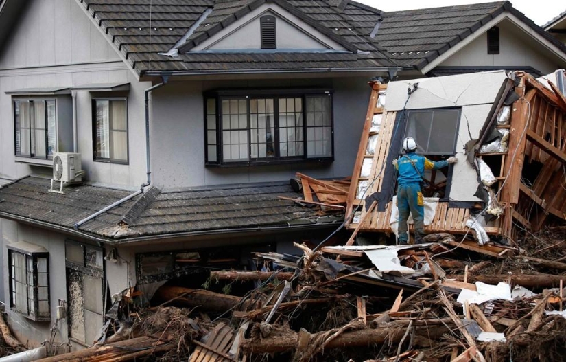 Deadly landslides hit Japan