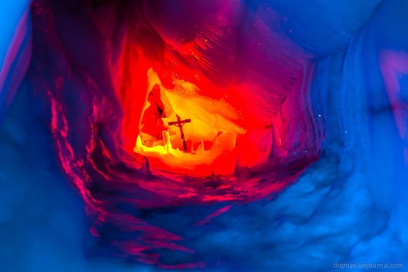 Deep into the glacier!