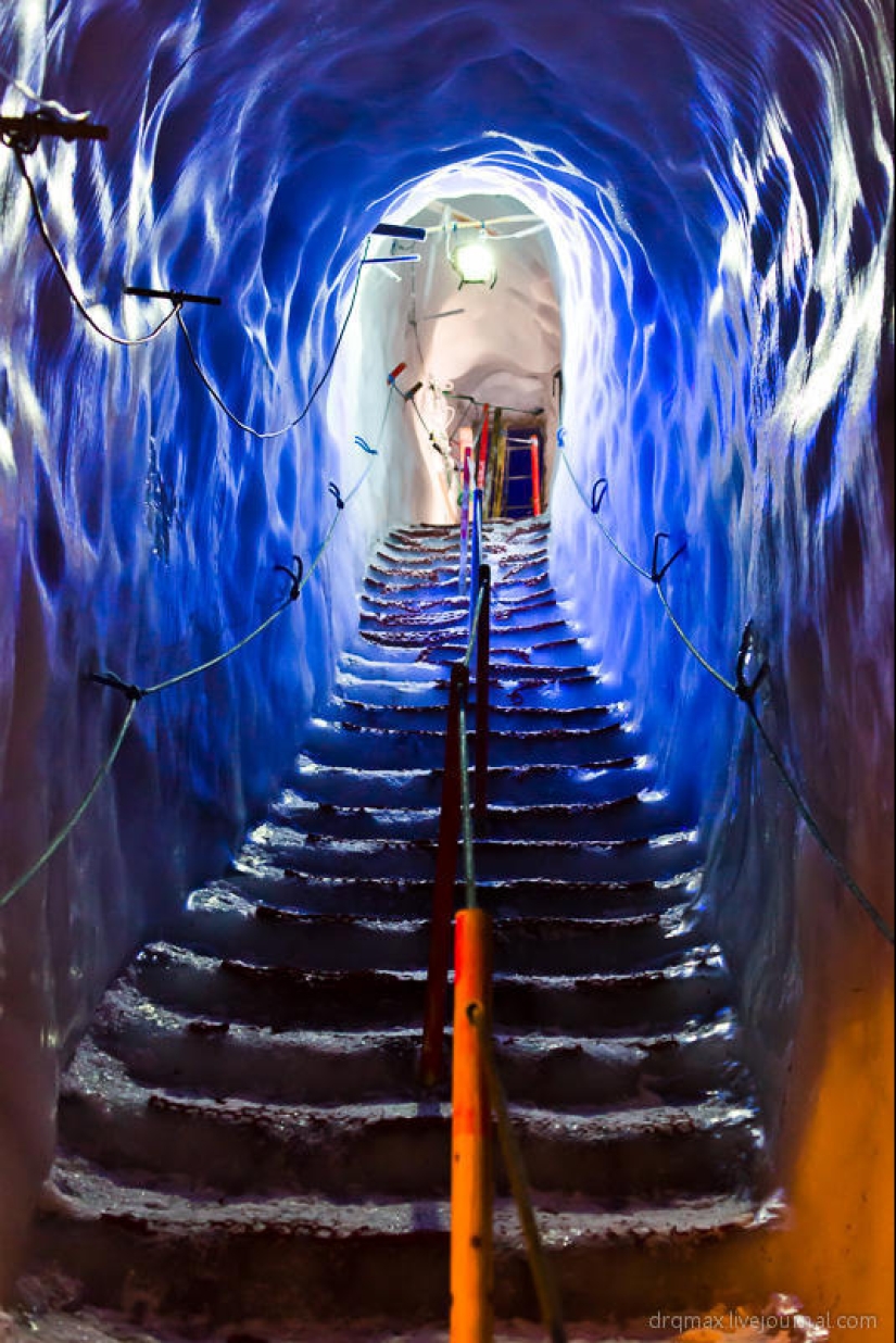 Deep into the glacier!