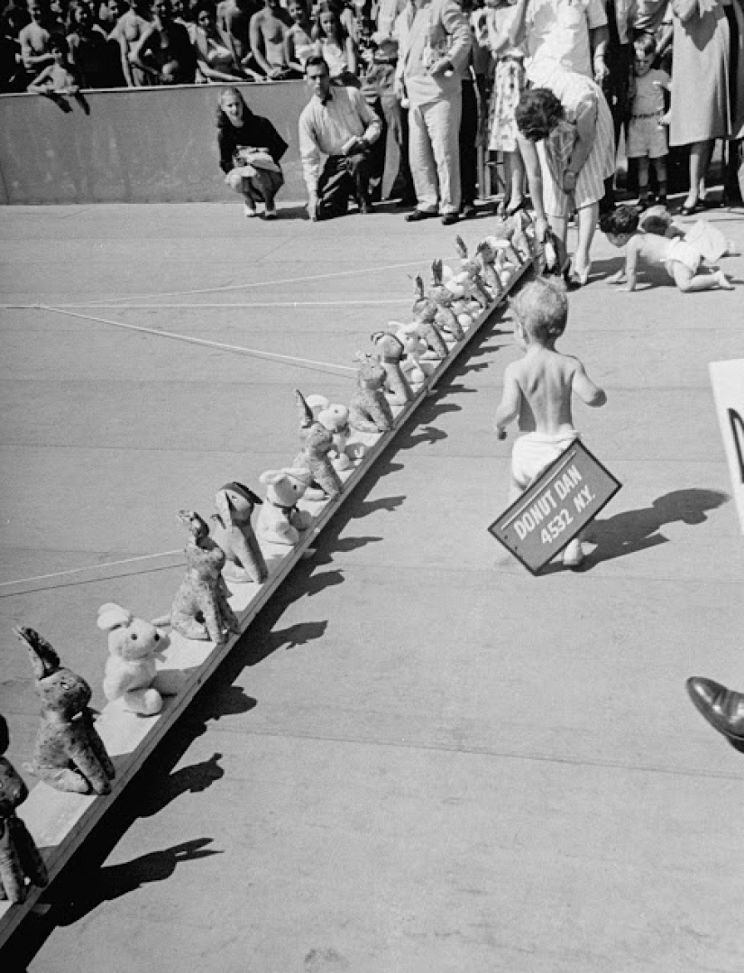 Derby en pañales: cómo eran las carreras retro de bebés que gateaban