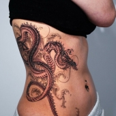 Desata el fuego interior con estas 10 ideas de tatuajes de dragones