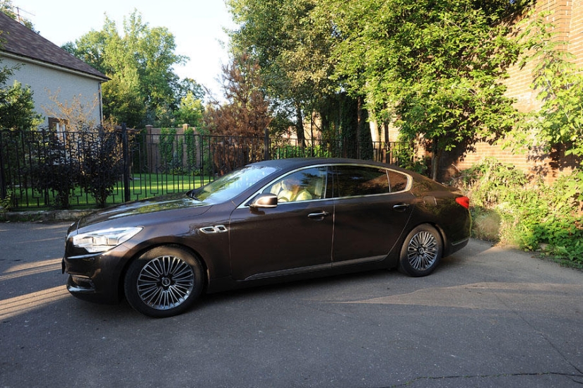 Descripción general de KIA Quoris