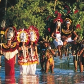 “Deshazte de lo que llena”: cómo las novias en Polinesia conectan con todos los invitados