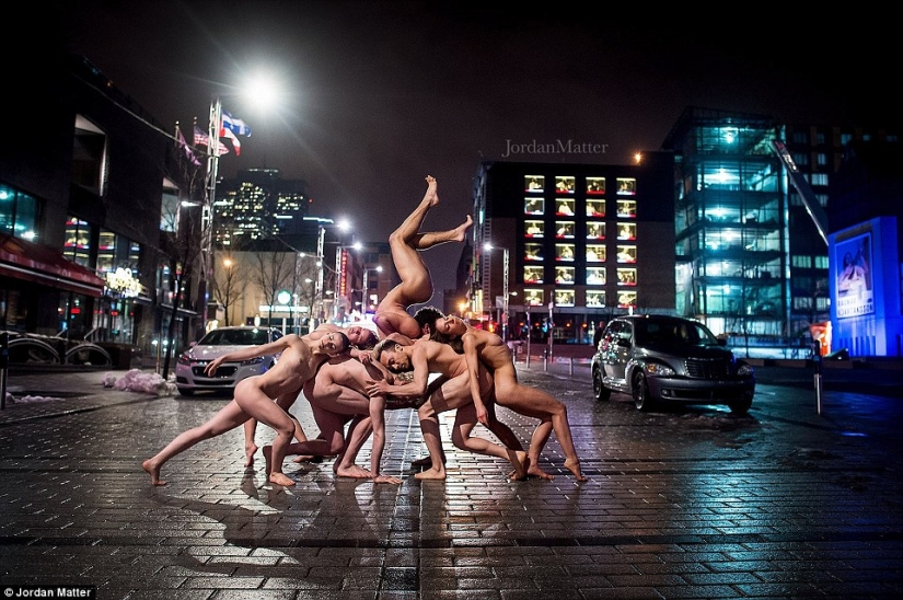 Desnudos en la gran ciudad: bailarines y bailarinas desnudos para un proyecto fotográfico único Desnudos en la gran ciudad: bailarines y bailarinas desnudos para un proyecto fotográfico único