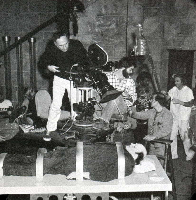 Detrás de escena de famosos thrillers y películas de terror Detrás de escena de famosos thrillers y películas de terror