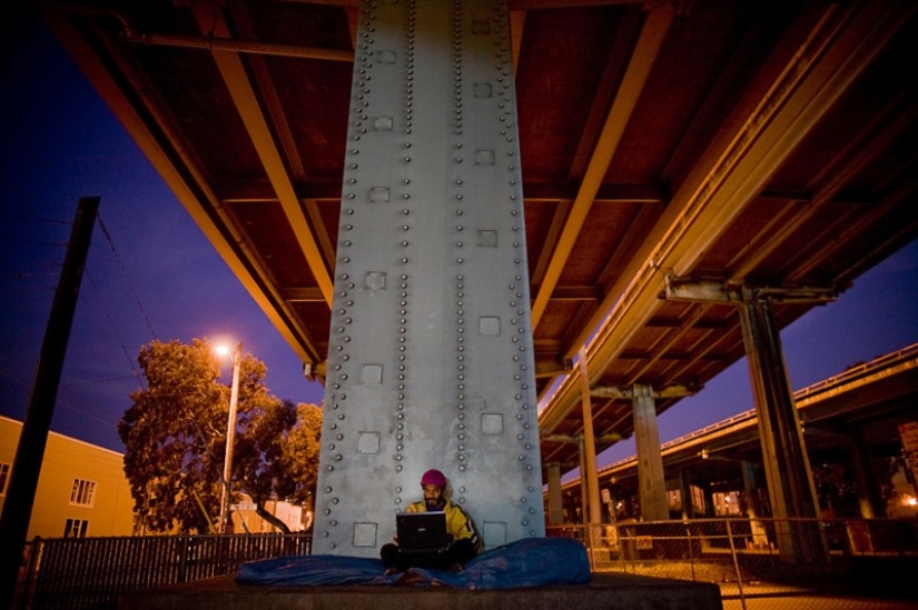 Digital homeless: 10 homeless bloggers