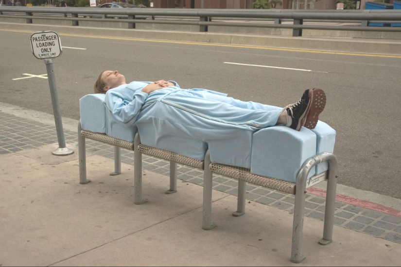 Diseñados para el ocio, los 'Archisuits' de Sarah Ross cuestionan los entornos inhóspitos de las ciudades estadounidenses