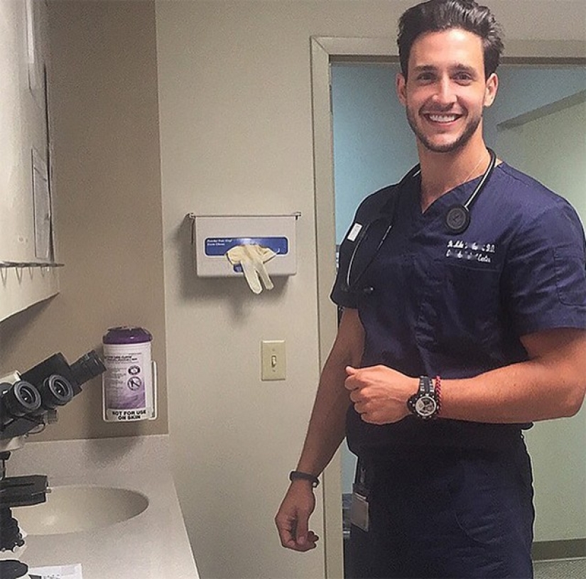 ¡Doctor sexy y su glorioso husky!