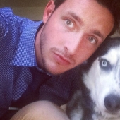 ¡Doctor sexy y su glorioso husky!