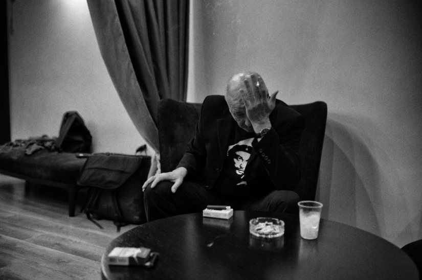 "Donado y robado" por el fotógrafo de rock de culto Igor Vereshchagin "Donado y robado" por el fotógrafo de rock de culto Igor Vereshchagin