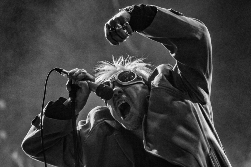 "Donado y robado" por el fotógrafo de rock de culto Igor Vereshchagin "Donado y robado" por el fotógrafo de rock de culto Igor Vereshchagin