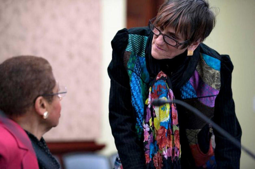 "Dress code? No, I didn’t hear ”: An extravagant female politician from the USA in hipster outfits