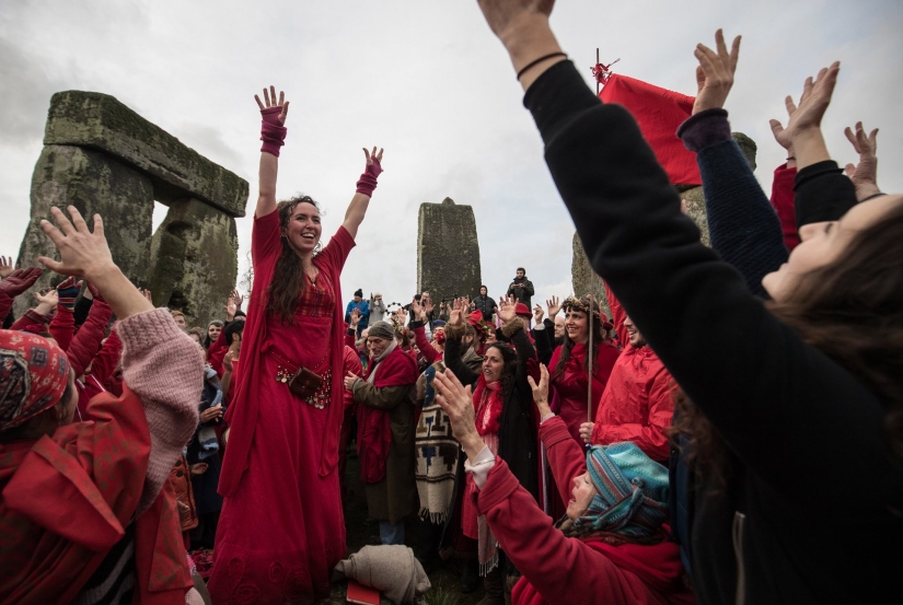 Druidas, paganos y danzas rituales: cómo es el solsticio de invierno en Stonehenge