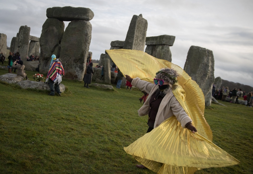 Druidas, paganos y danzas rituales: cómo es el solsticio de invierno en Stonehenge