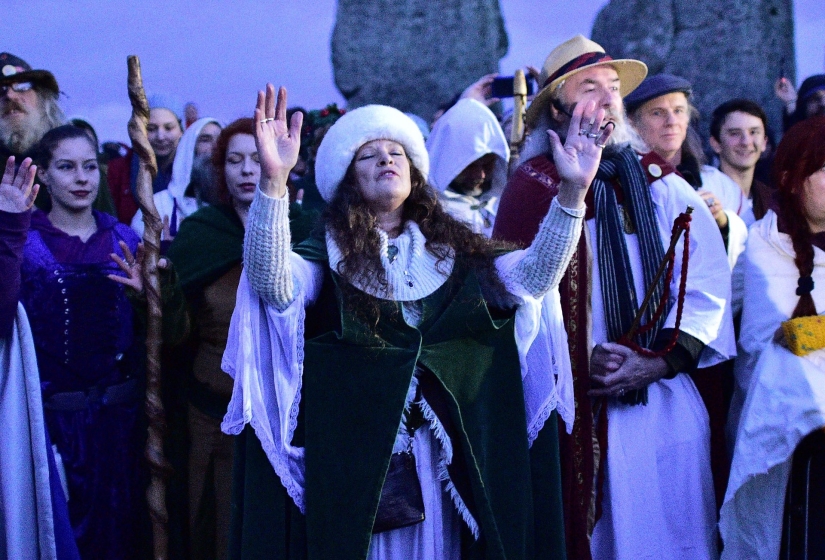 Druidas, paganos y danzas rituales: cómo es el solsticio de invierno en Stonehenge