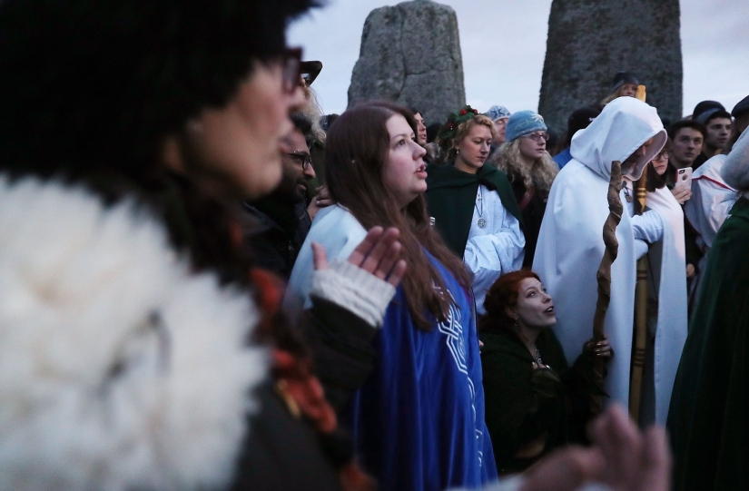 Druidas, paganos y danzas rituales: cómo es el solsticio de invierno en Stonehenge