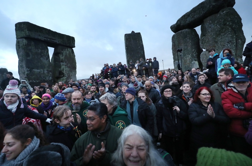 Druidas, paganos y danzas rituales: cómo es el solsticio de invierno en Stonehenge