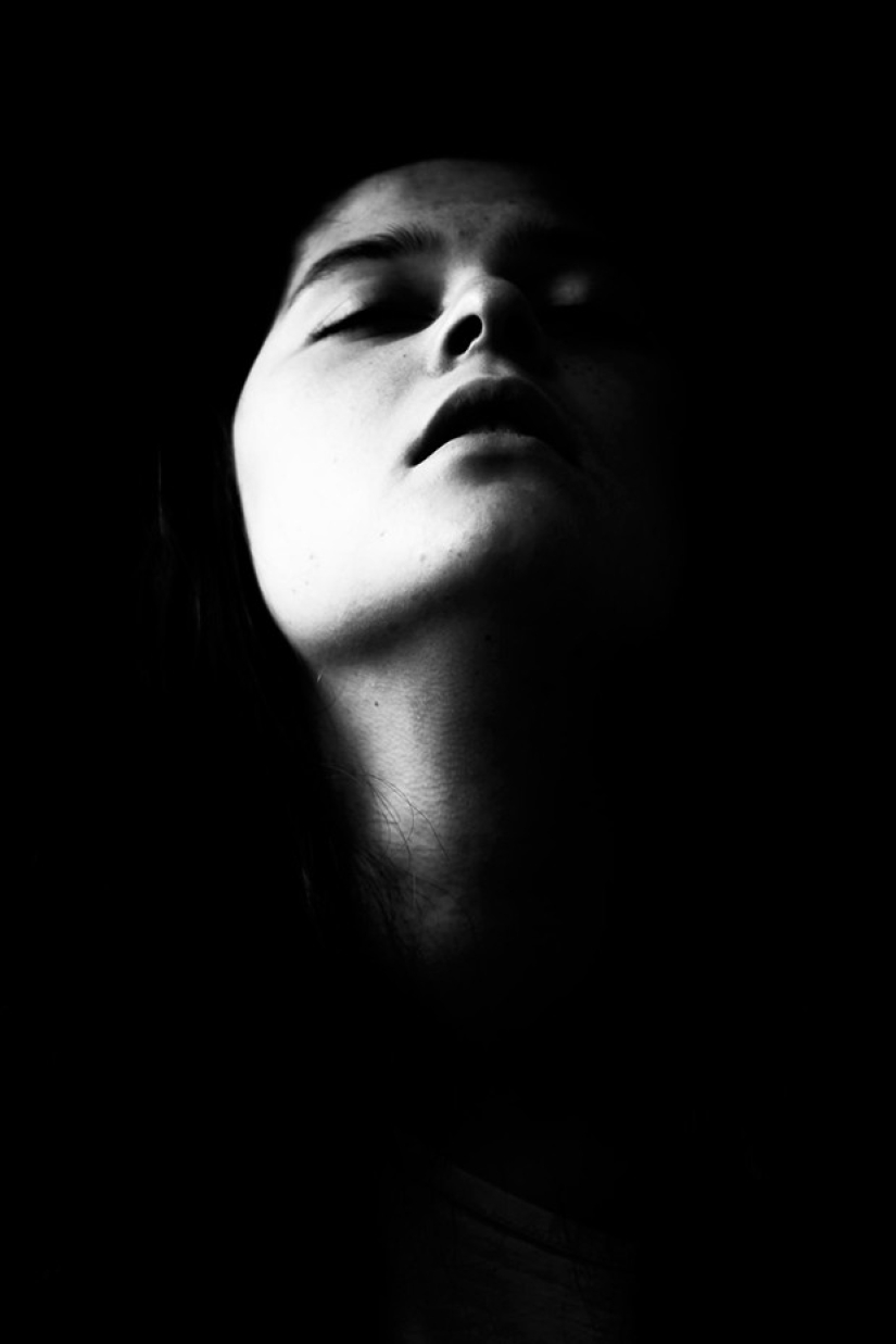 Dutch woman hospitalized with depression documents her experience in startling self-portraits