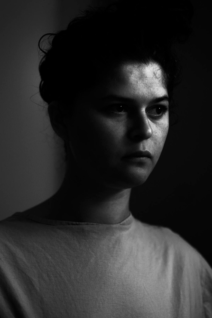 Dutch woman hospitalized with depression documents her experience in startling self-portraits