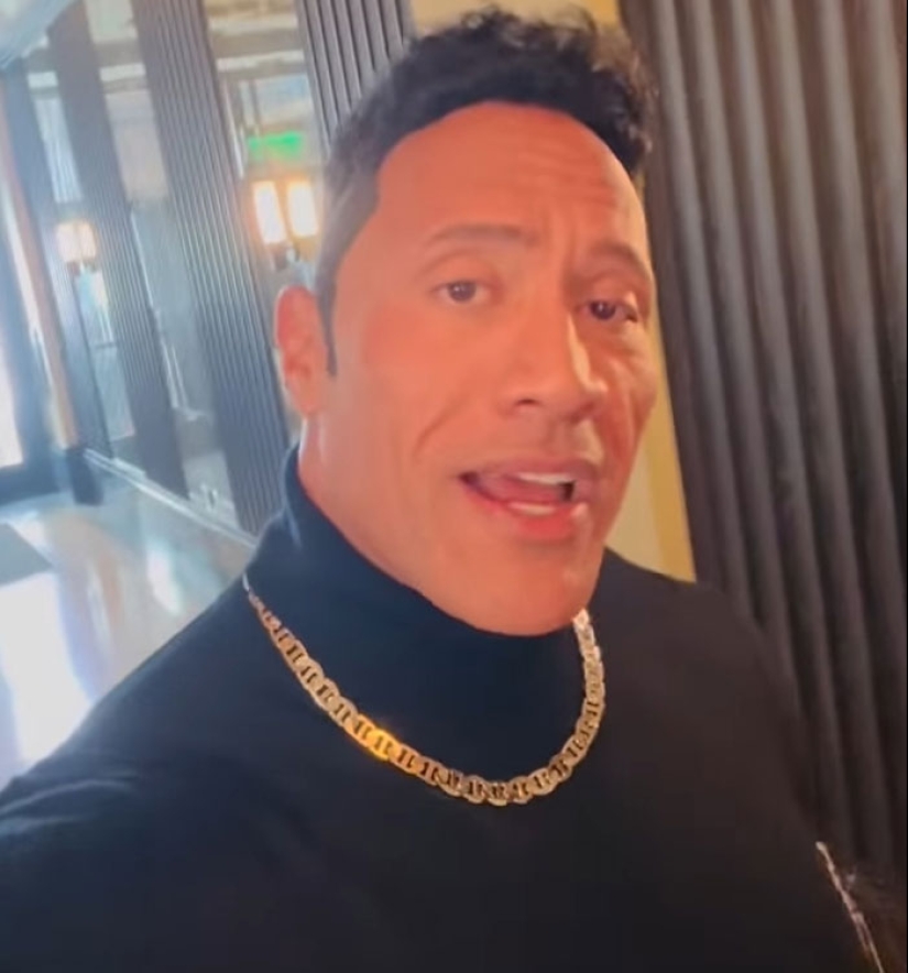 Dwayne Johnson recreó el meme viral de su yo más joven para Navidad, y los fanáticos no estaban listos