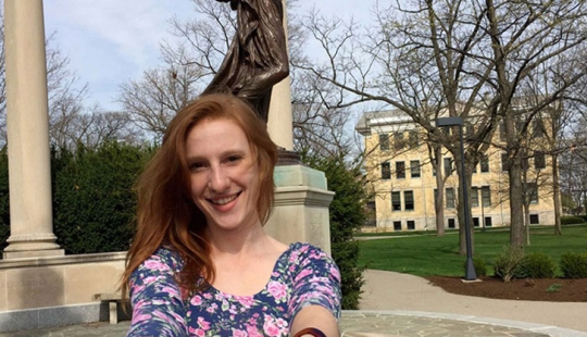 Eche una mano amiga: Selfie Stick de los artistas Crowe y Schnee