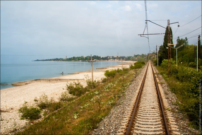 Edificios abandonados y devastación en Abjasia