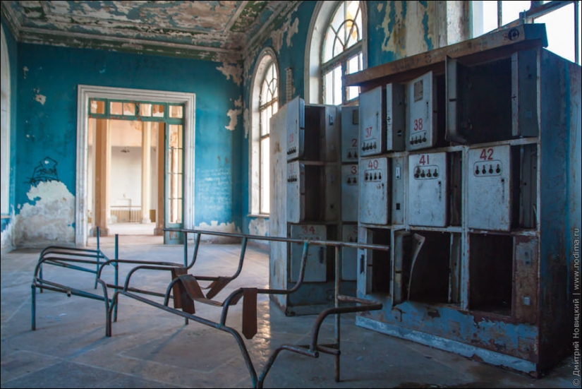 Edificios abandonados y devastación en Abjasia