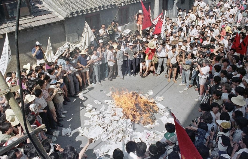 Ejecución de manifestantes en la plaza de Tiananmen hace 25 años