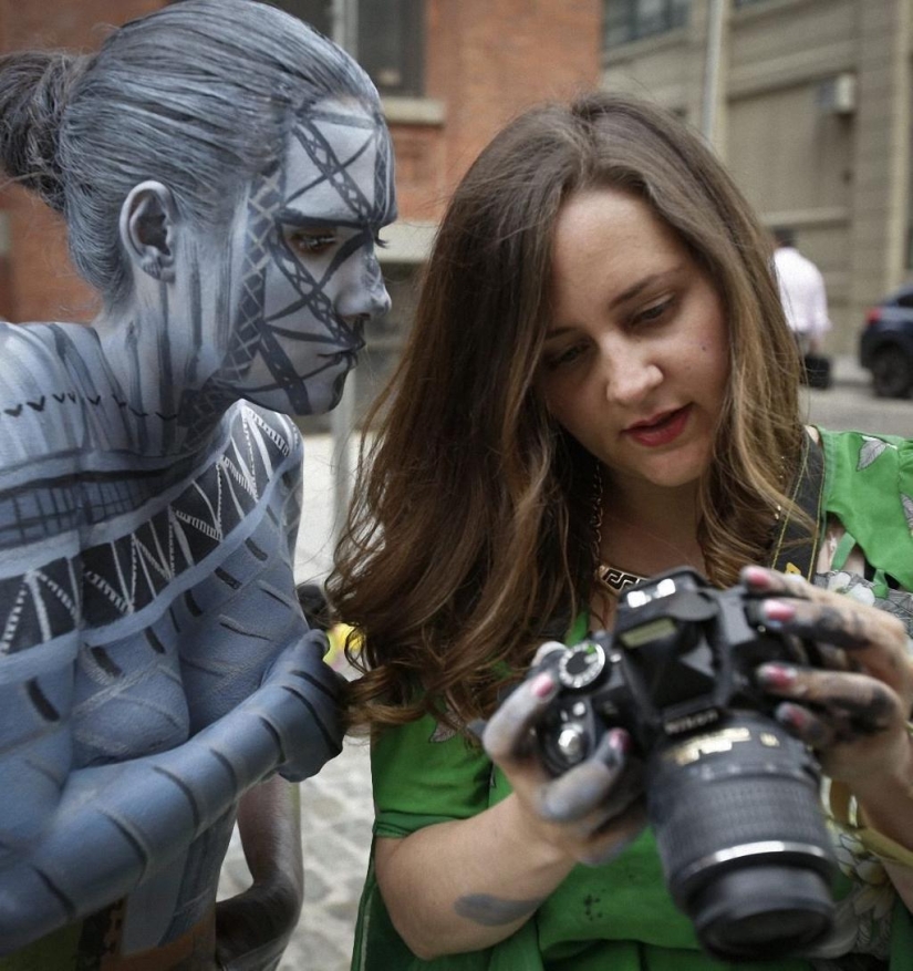 El arte del disfraz: modelos desnudas en la ciudad de Nueva York El arte del disfraz: modelos desnudas en la ciudad de Nueva York