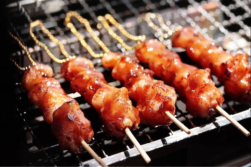 El artista cocina una ilusión con sus réplicas de alimentos realistas (Parte 2)