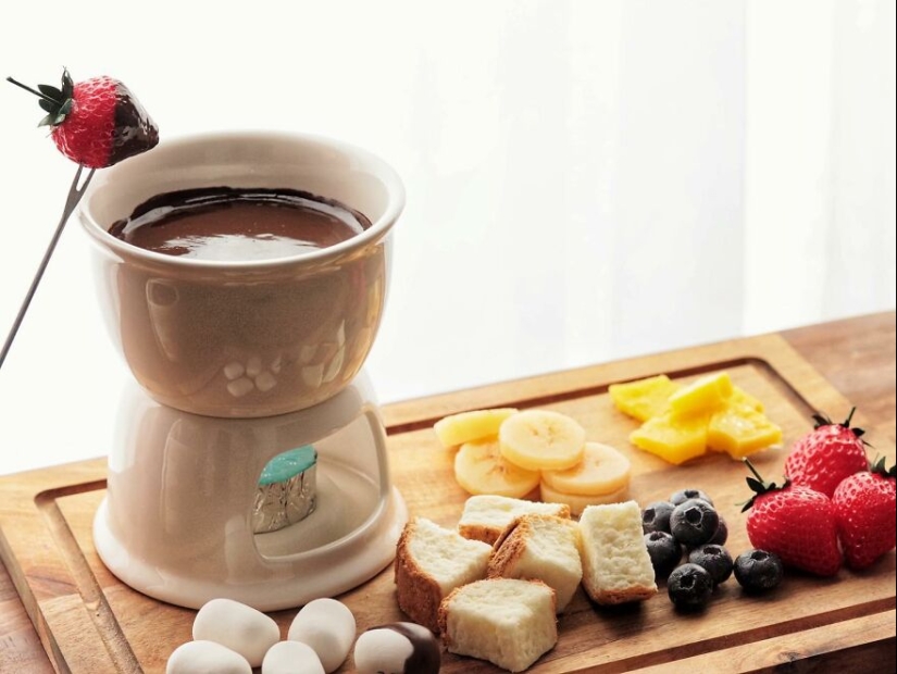 El artista cocina una ilusión con sus réplicas de alimentos realistas (Parte 2)