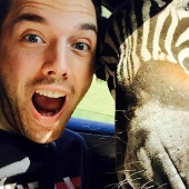 El autor de "Zelfi" volvió a la famosa cebra