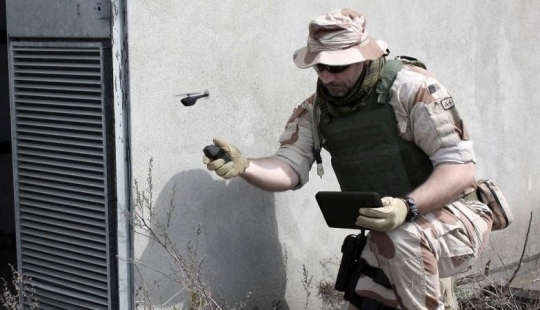 El Black Hornet es un dron helicóptero militar que cabe en la mano El Black Hornet es un dron helicóptero militar que cabe en la mano