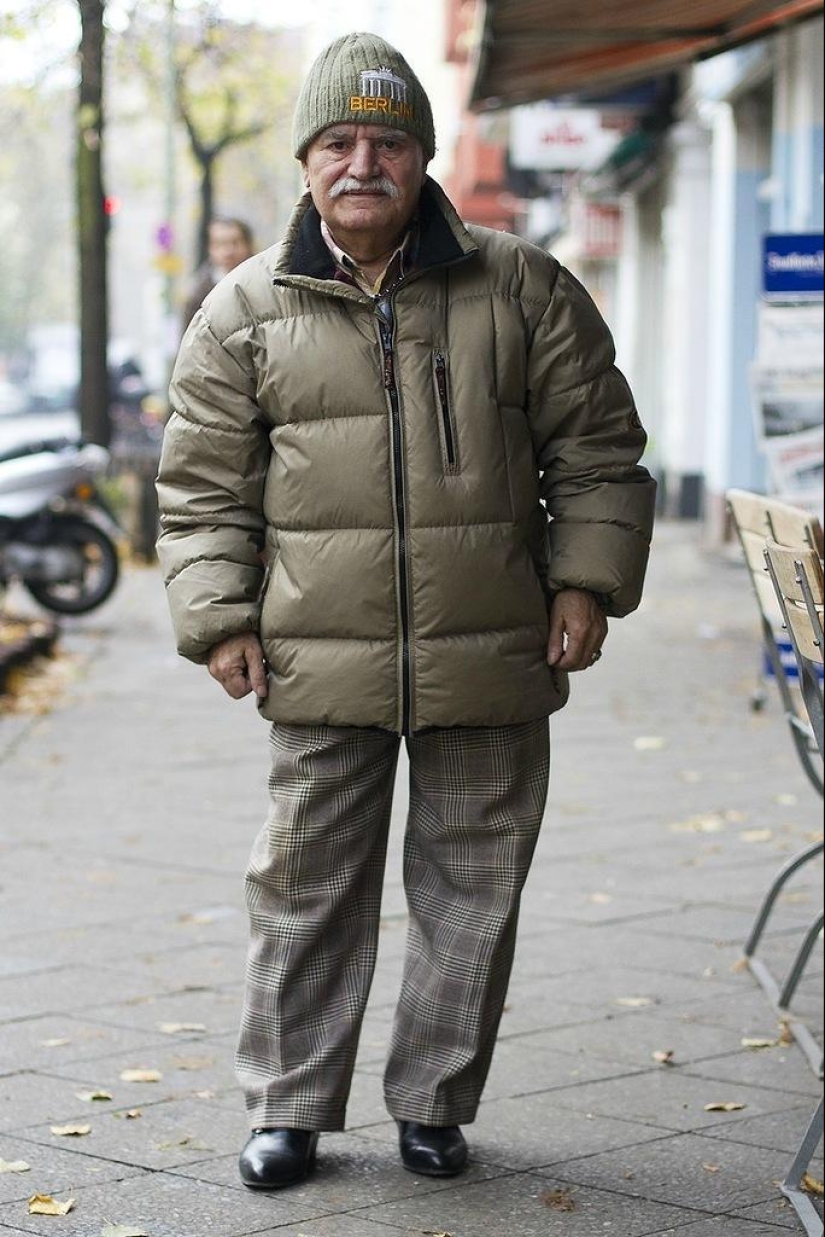 El carismático anciano Ali demuestra un nuevo arco todos los días. El carismático anciano Ali demuestra un nuevo arco todos los días.