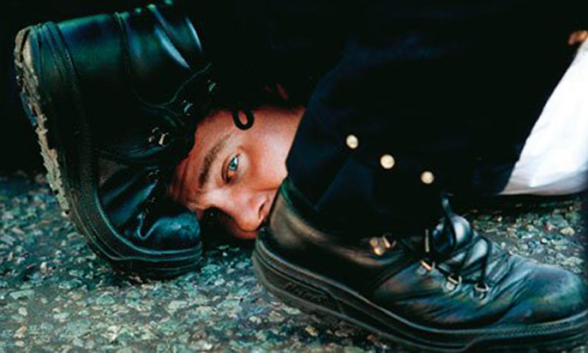 El dilema moral del fotógrafo: ayuda o haz tu trabajo El dilema moral del fotógrafo: ayuda o haz tu trabajo