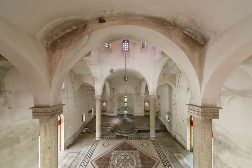 “El eco de lo sagrado olvidado”: exploré los lugares religiosos abandonados más bellos (Parte 2)