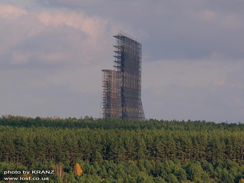 El fantasma de Chernobyl en una mañana de agosto: una vista desde arriba El fantasma de Chernobyl en una mañana de agosto: una vista desde arriba