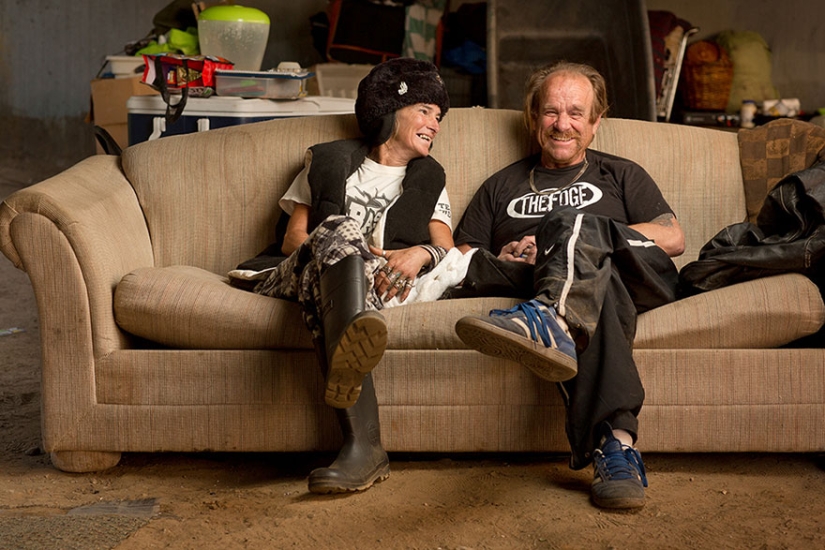 El fotógrafo muestra a las personas sin hogar bajo una nueva luz y nos recuerda que también son personas El fotógrafo muestra a las personas sin hogar bajo una nueva luz y nos recuerda que también son personas