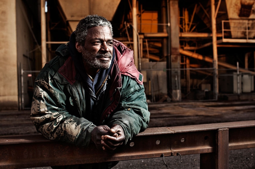 El fotógrafo muestra a las personas sin hogar bajo una nueva luz y nos recuerda que también son personas El fotógrafo muestra a las personas sin hogar bajo una nueva luz y nos recuerda que también son personas