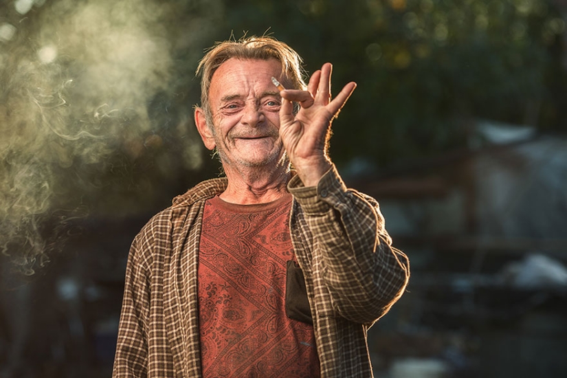 El fotógrafo muestra a las personas sin hogar bajo una nueva luz y nos recuerda que también son personas El fotógrafo muestra a las personas sin hogar bajo una nueva luz y nos recuerda que también son personas