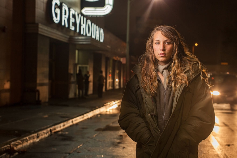 El fotógrafo muestra a las personas sin hogar bajo una nueva luz y nos recuerda que también son personas El fotógrafo muestra a las personas sin hogar bajo una nueva luz y nos recuerda que también son personas