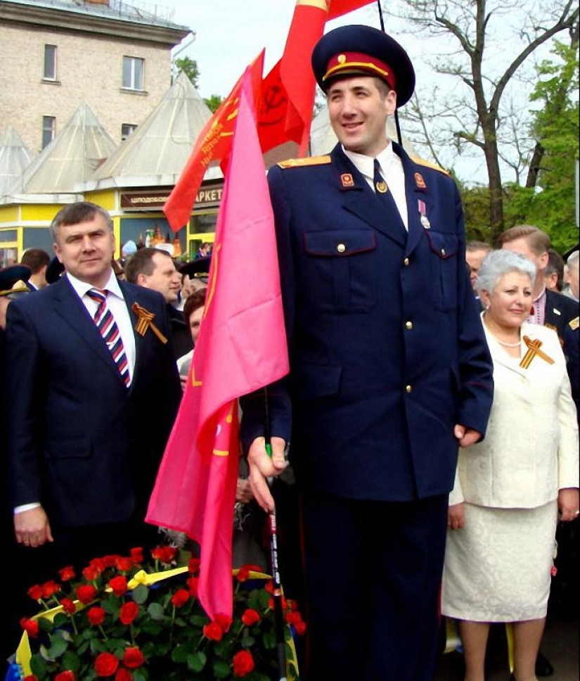 El hombre más alto vivo en nuestro tiempo en la tierra ha muerto El hombre más alto vivo en nuestro tiempo en la tierra ha muerto